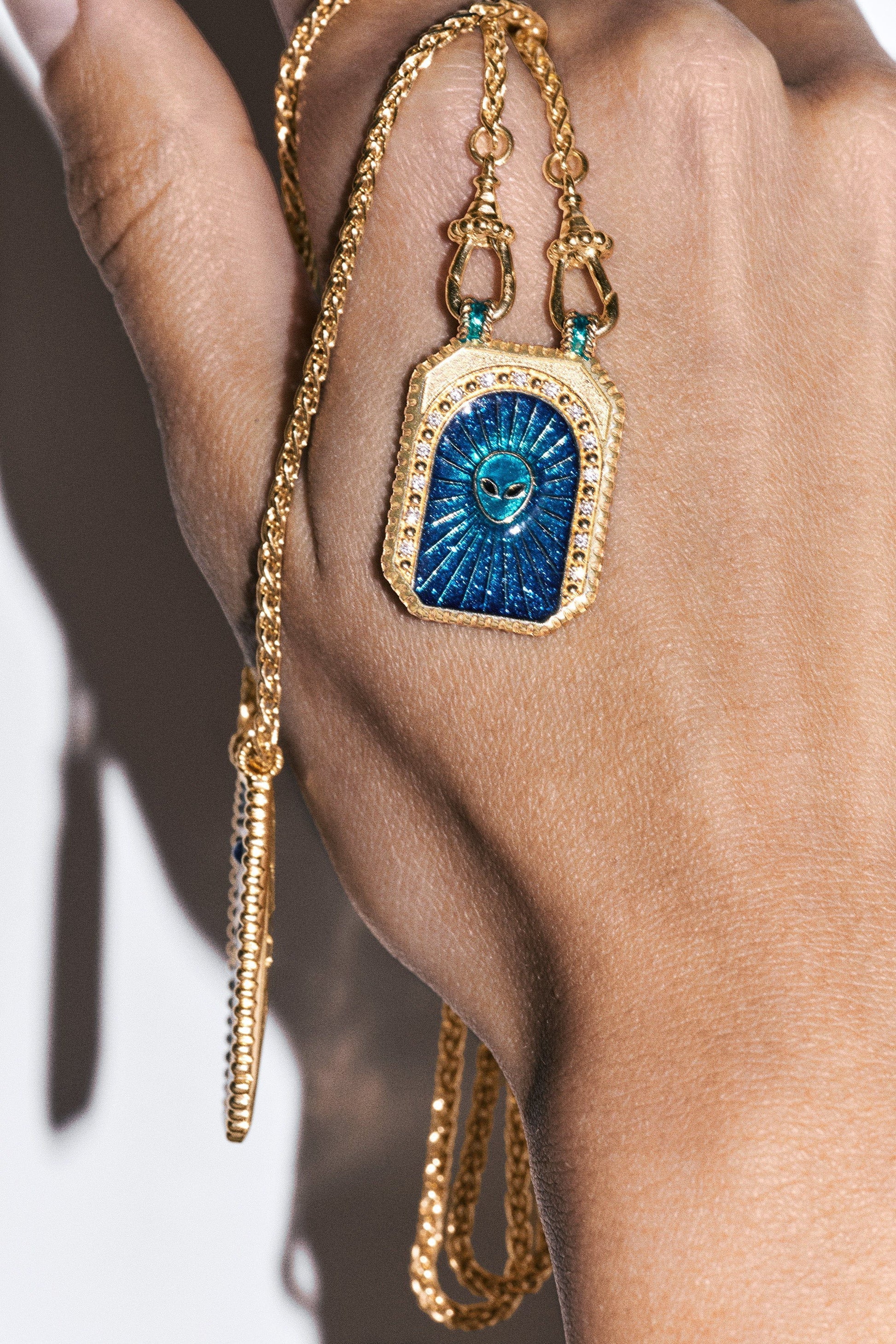 Marie Lichtenberg Staging Scapulaires Believe double scapular