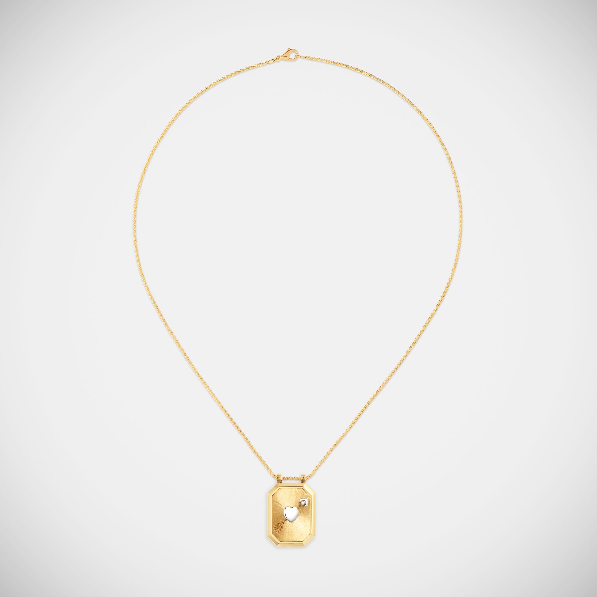 Marie Lichtenberg Staging Scapulaires Coeur percé Scapular