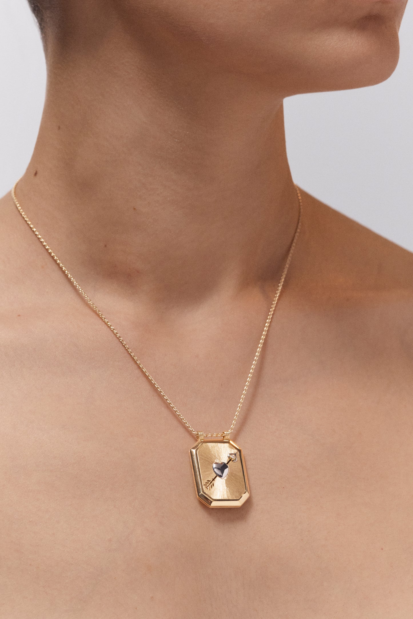 Marie Lichtenberg Staging Scapulaires Coeur percé Scapular