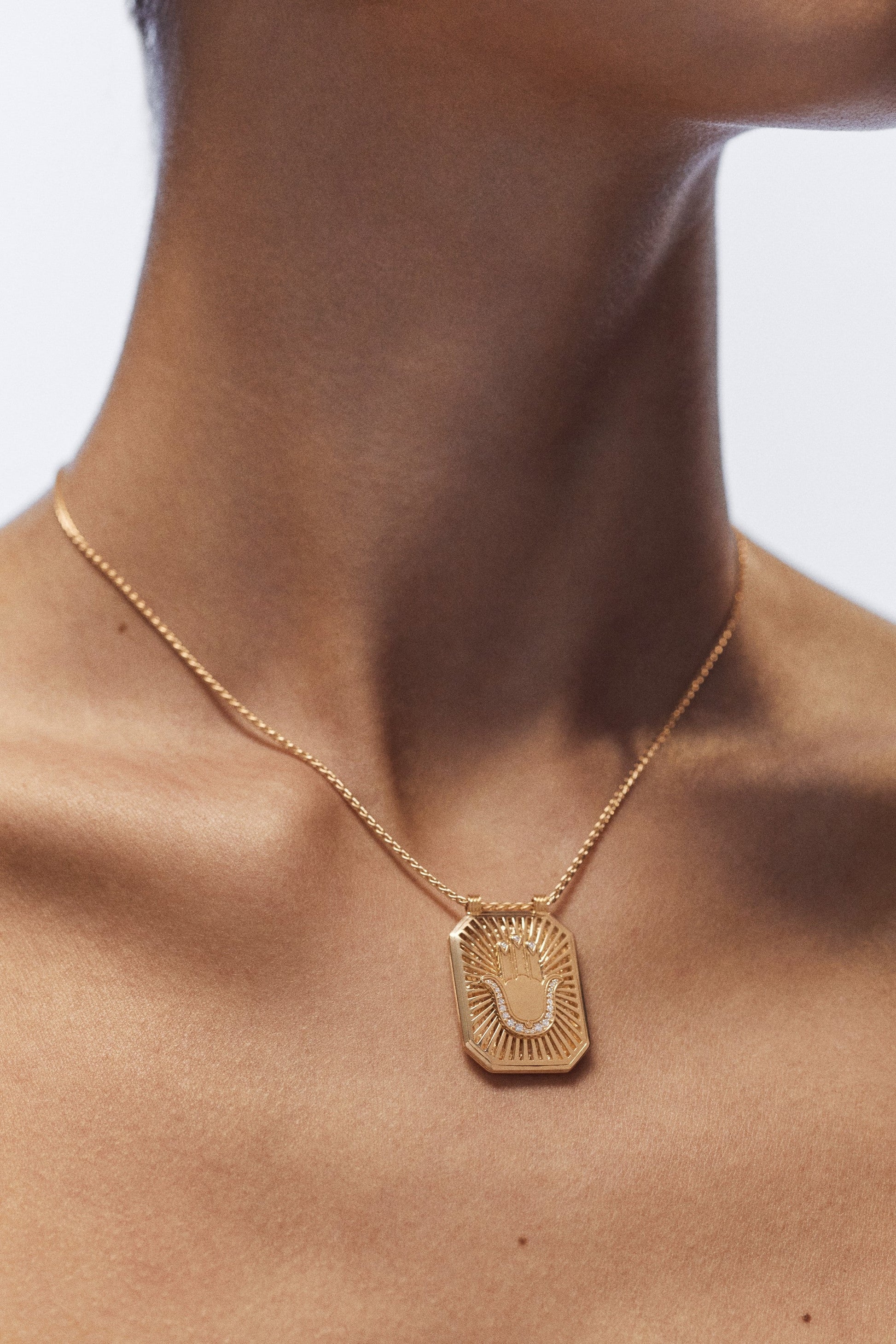 Marie Lichtenberg Staging Scapulaires Hand Scapular