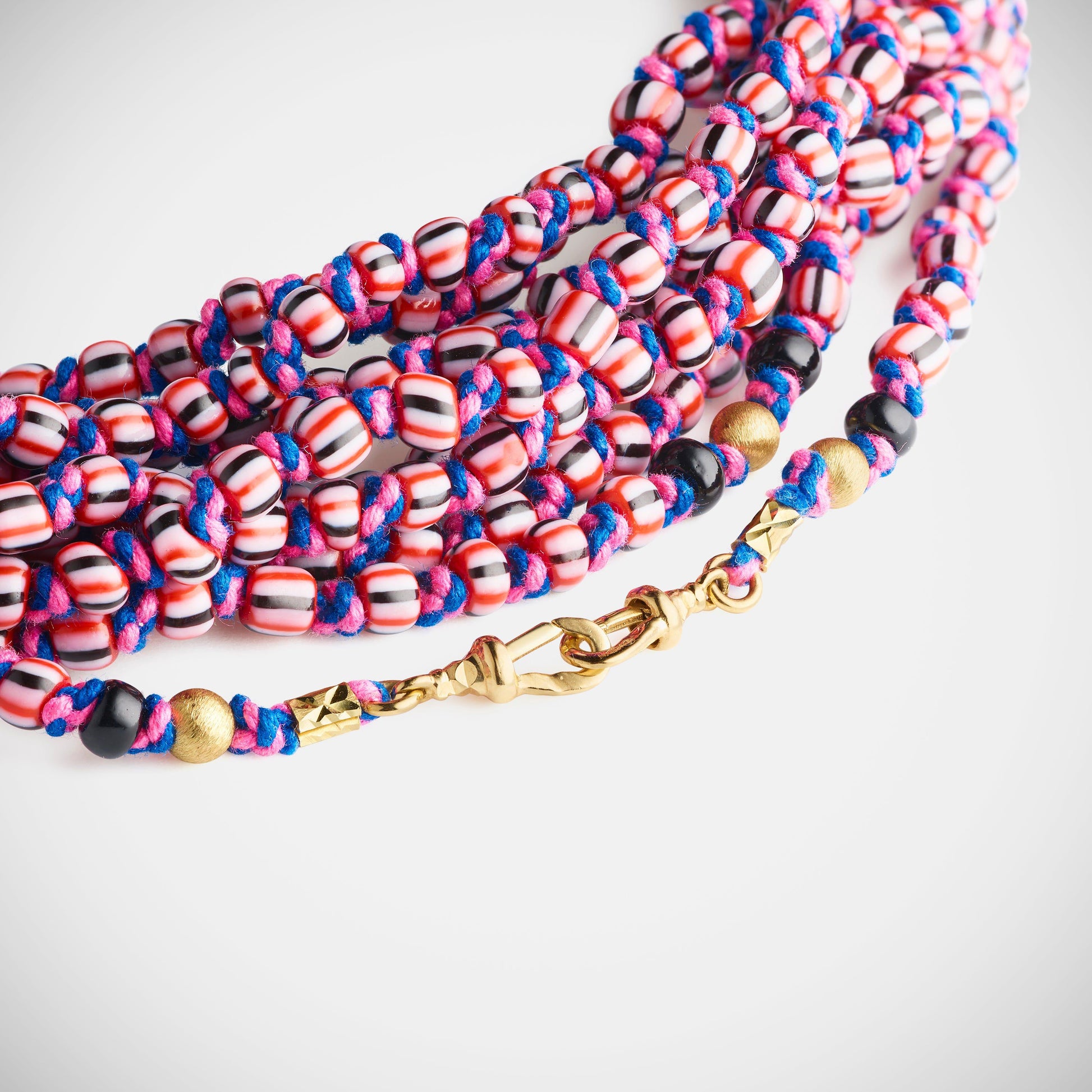 Marie Lichtenberg Staging Link Mauli beads ghana black & pink 4m