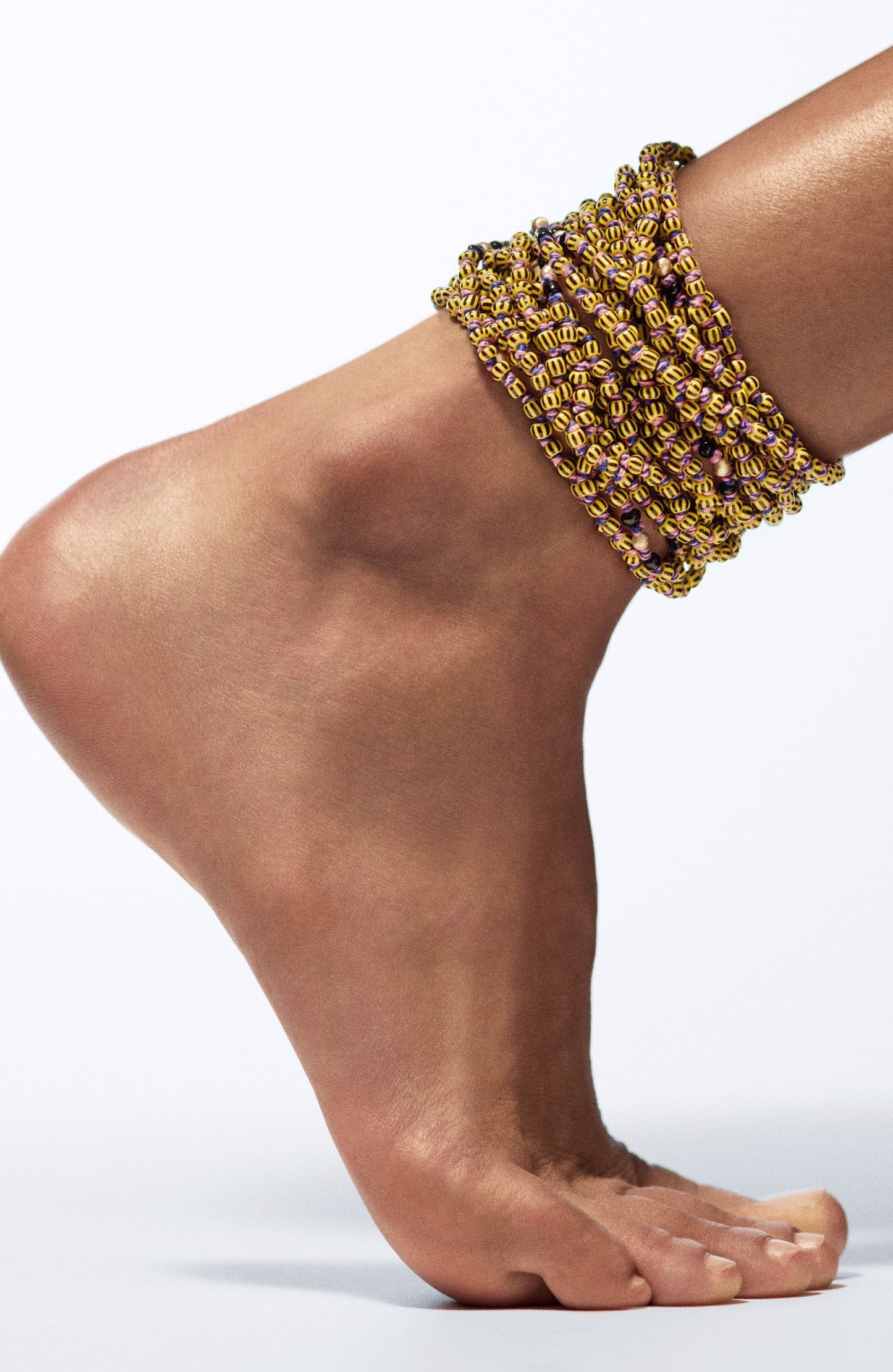 Marie Lichtenberg Staging Link Mauli beads ghana yellow & black 4m