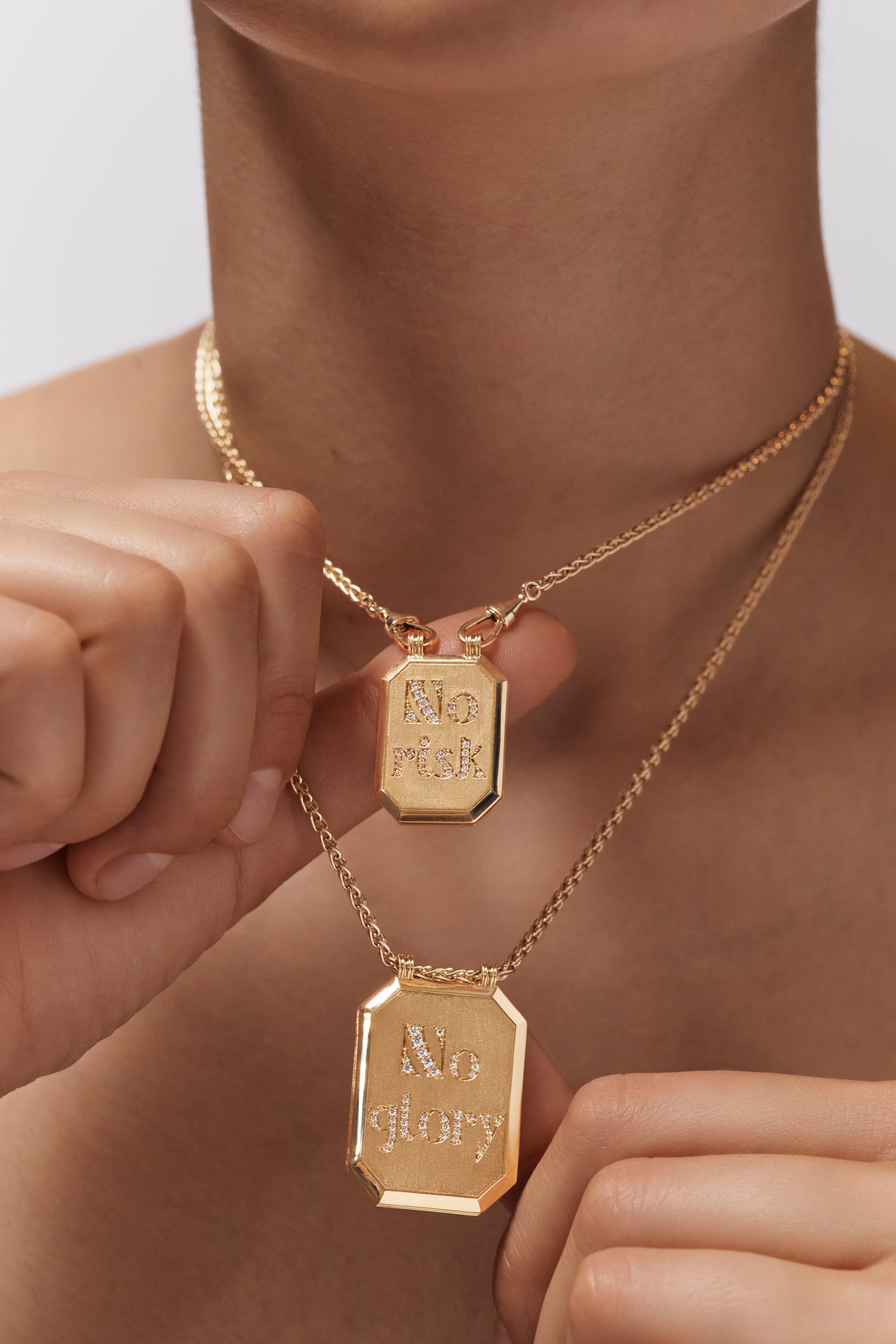 Marie Lichtenberg Staging Scapulaires No risk no glory double scapular