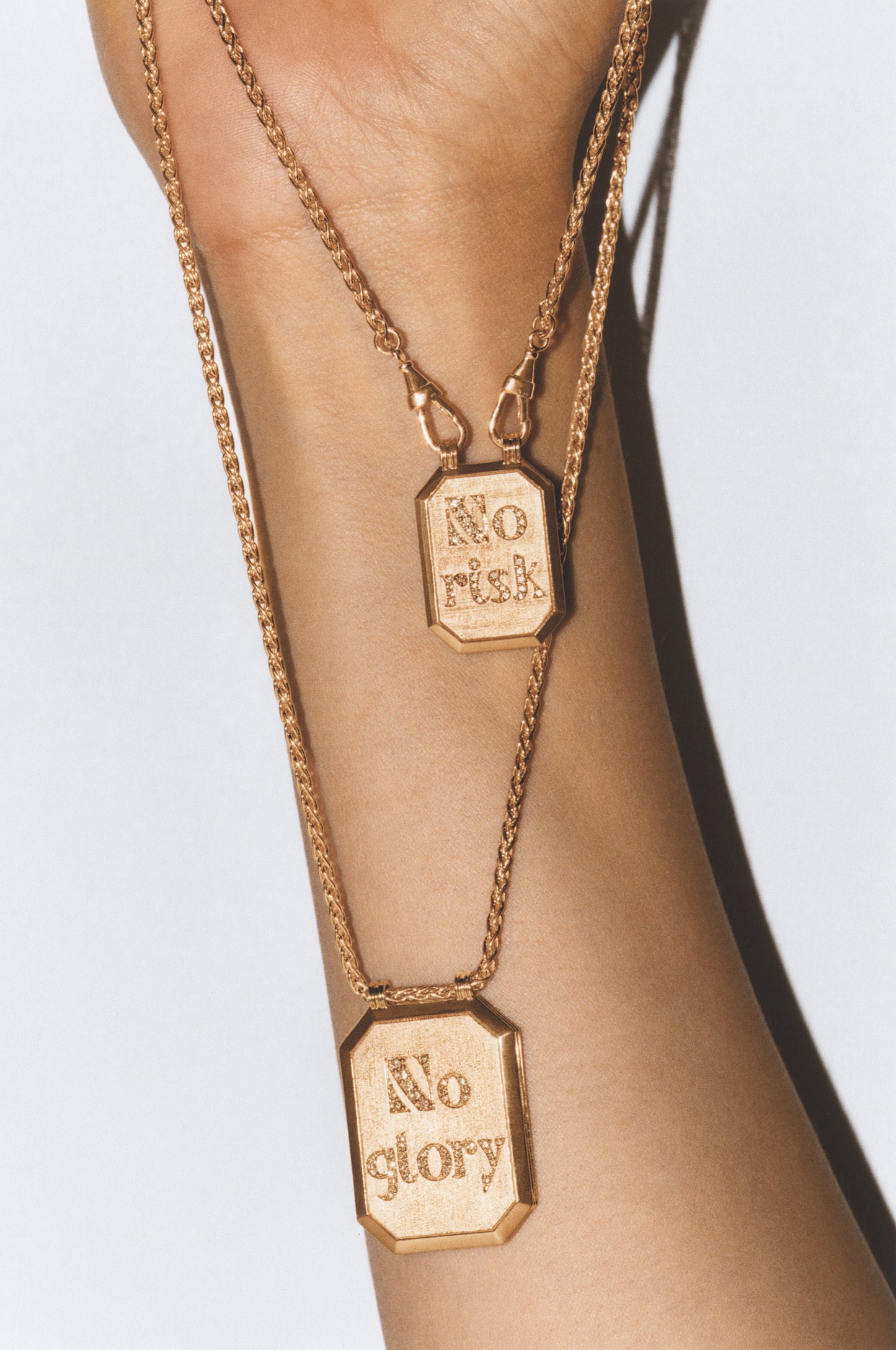 Marie Lichtenberg Staging Scapulaires No risk no glory double scapular