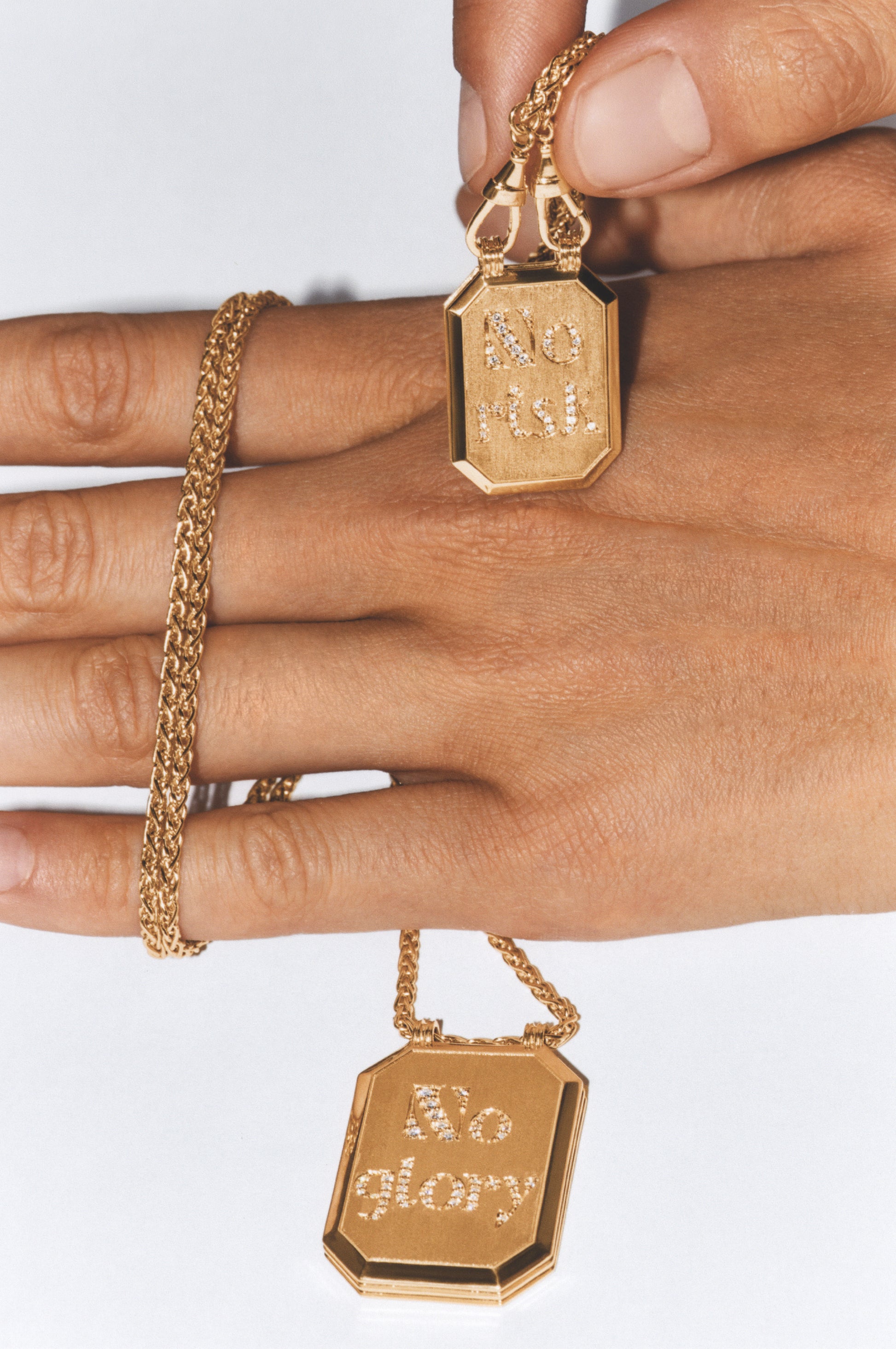 Marie Lichtenberg Staging Scapulaires No risk no glory double scapular